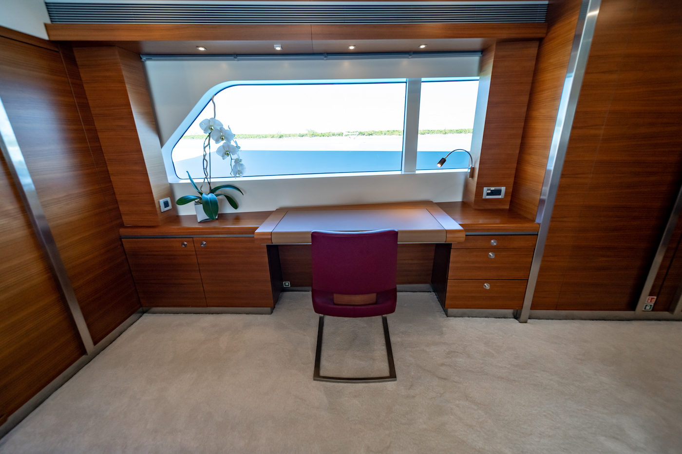 Explorer Yacht E E Wheelhouse Deck Luxury Yacht Browser By 